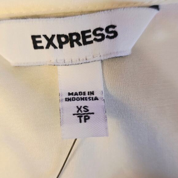 Express satin cap sleeve shirt nwt size xs - Picture 3 of 4